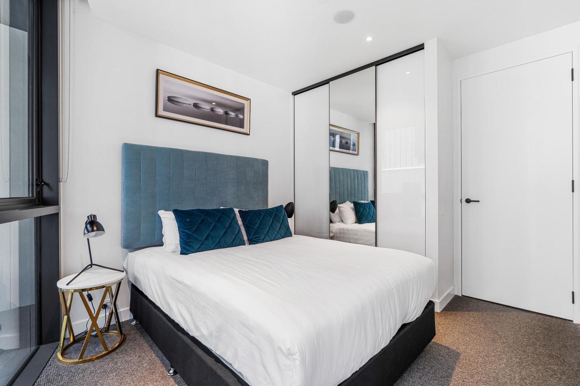 The Eminence Apartments By Cllix Melbourne Bagian luar foto