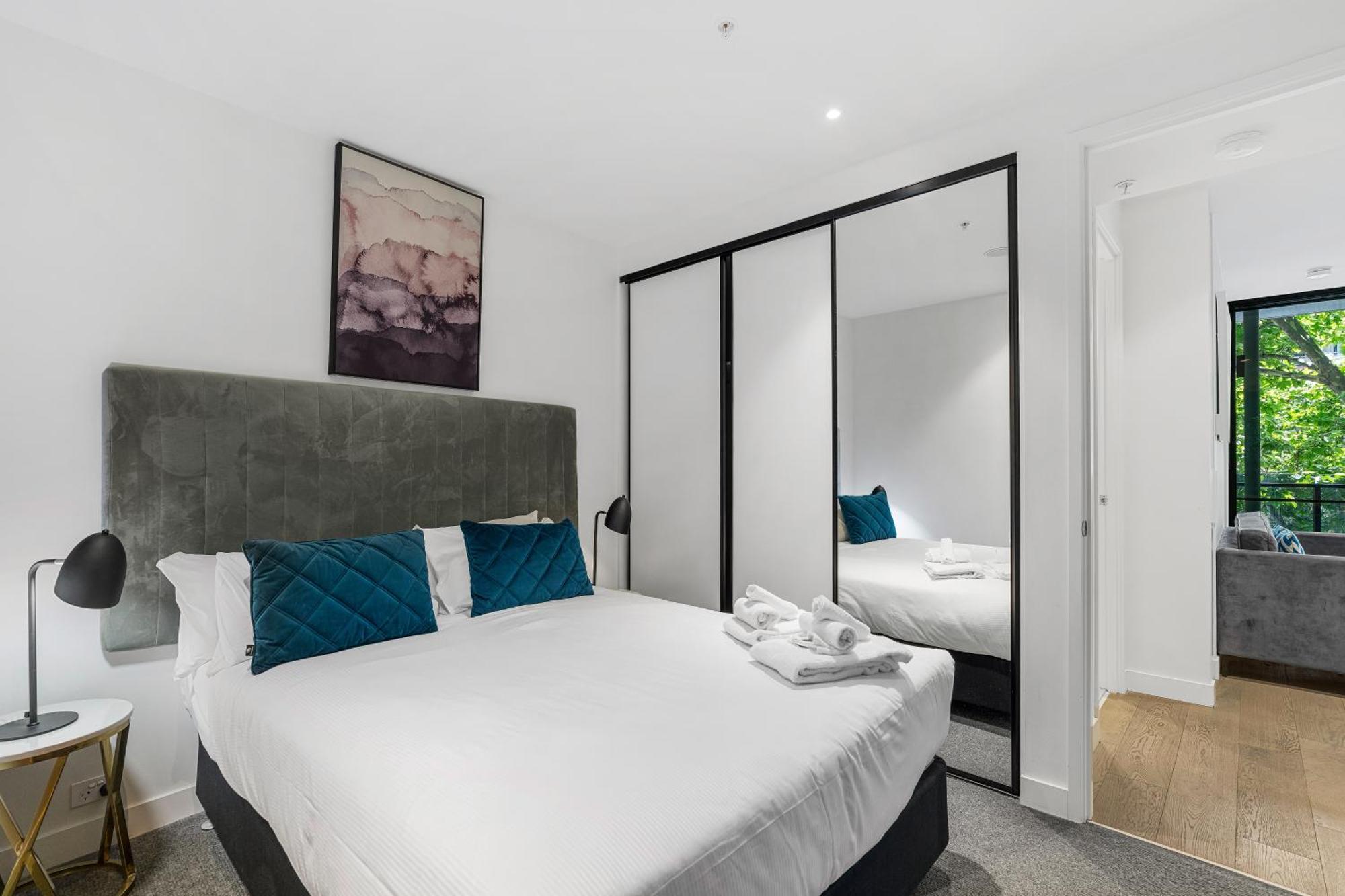 The Eminence Apartments By Cllix Melbourne Bagian luar foto