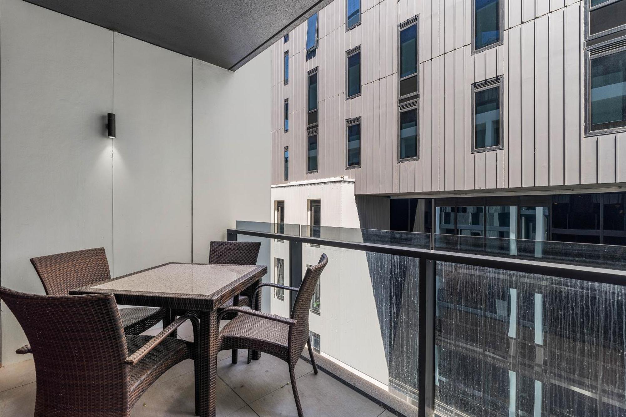 The Eminence Apartments By Cllix Melbourne Bagian luar foto