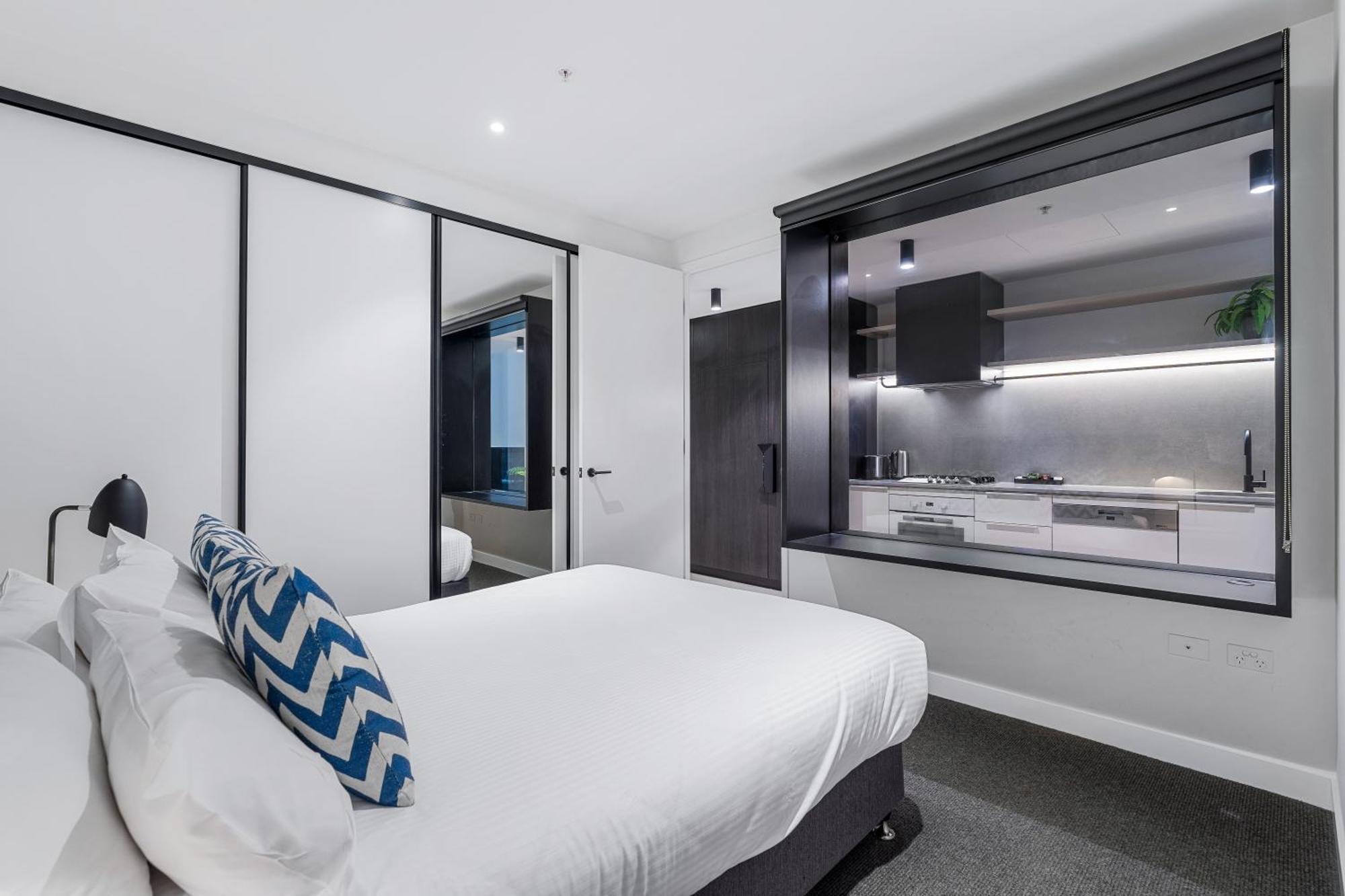 The Eminence Apartments By Cllix Melbourne Bagian luar foto