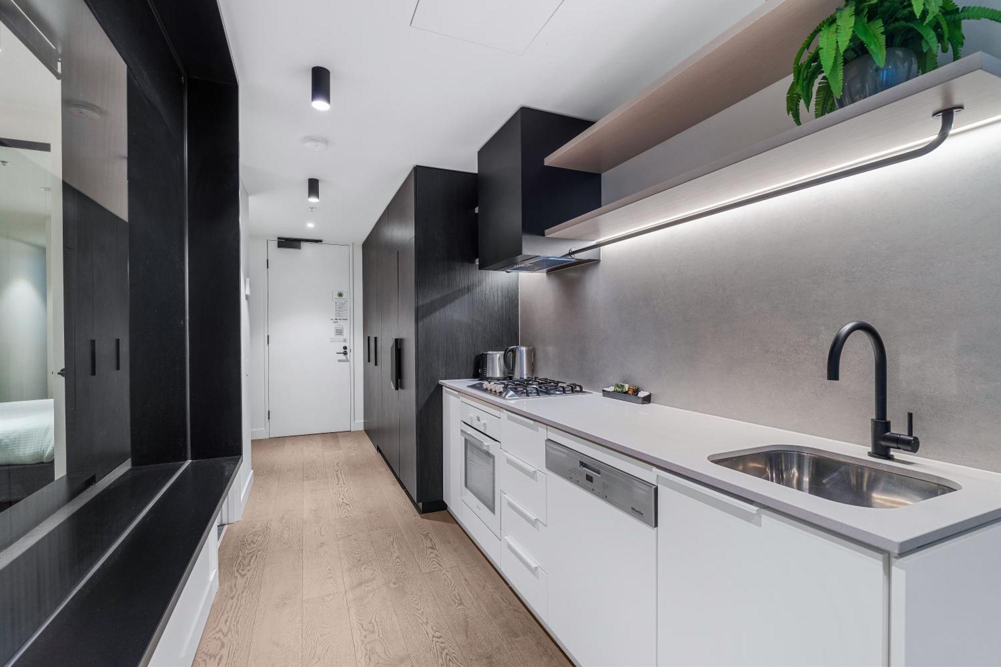 The Eminence Apartments By Cllix Melbourne Bagian luar foto